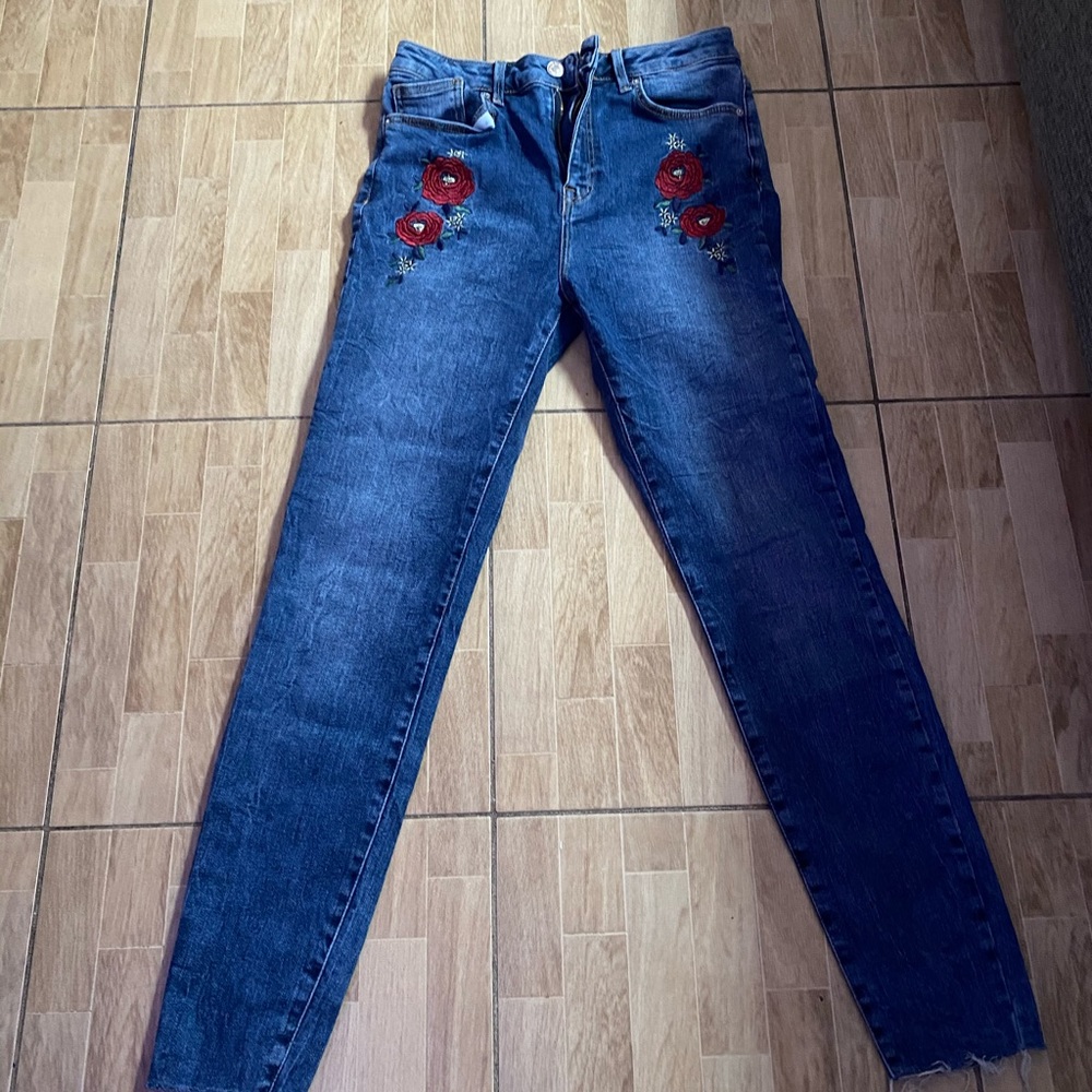 Forever 21 Skinny Jeans With Flower Design